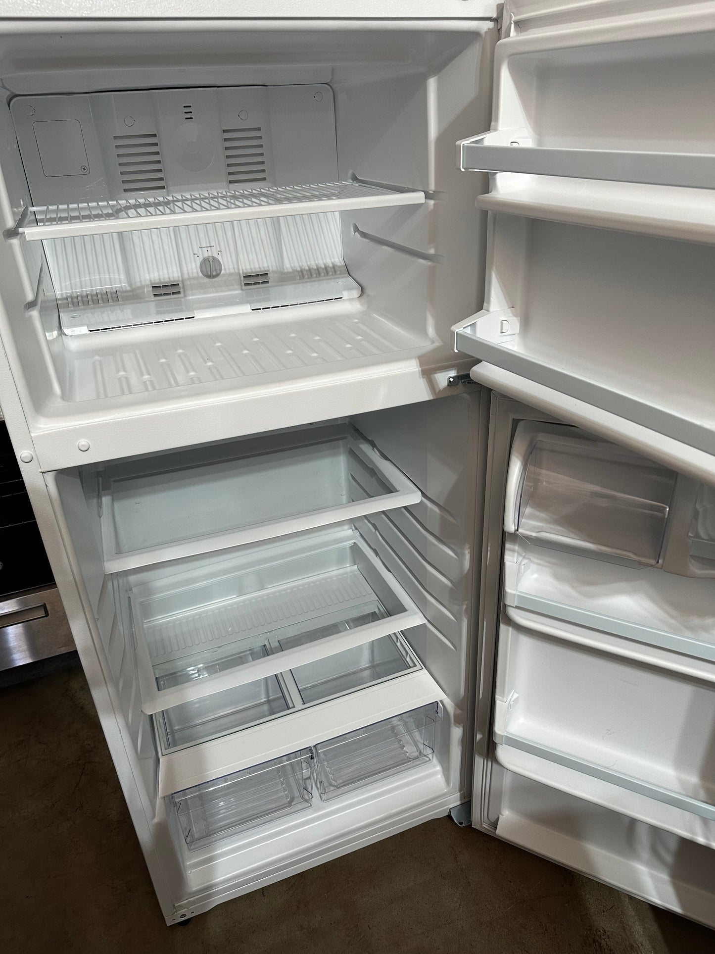 Whirlpool 28-inch Wide Top Freezer Refrigerator - 14 cu. ft. White