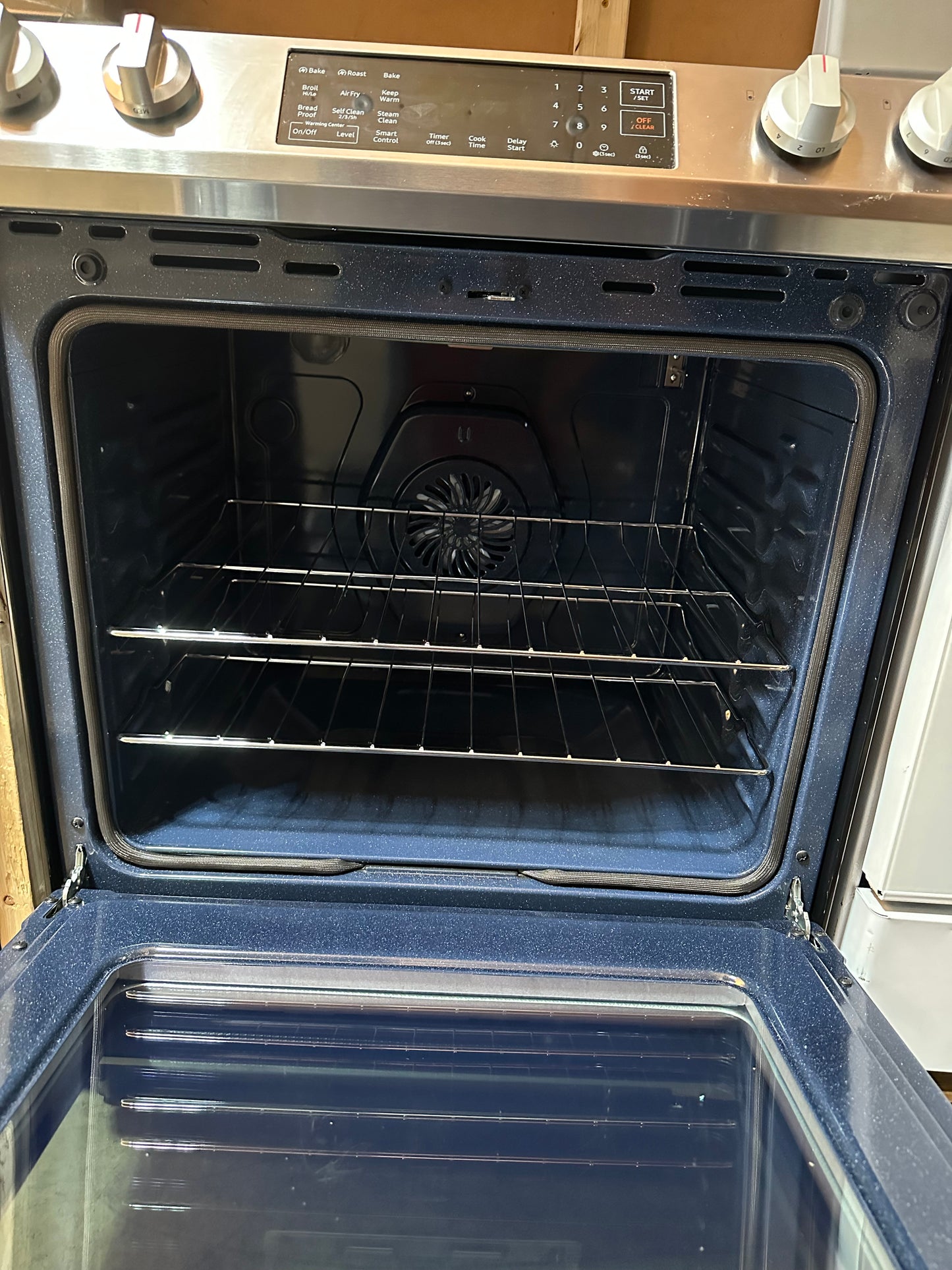 Samsung 30-in Glass Top 5 Burners 6.3-cu ft Self-Cleaning Air Fry Slide-in Smart Electric Range (Fingerprint Resistant Stainless Steel)