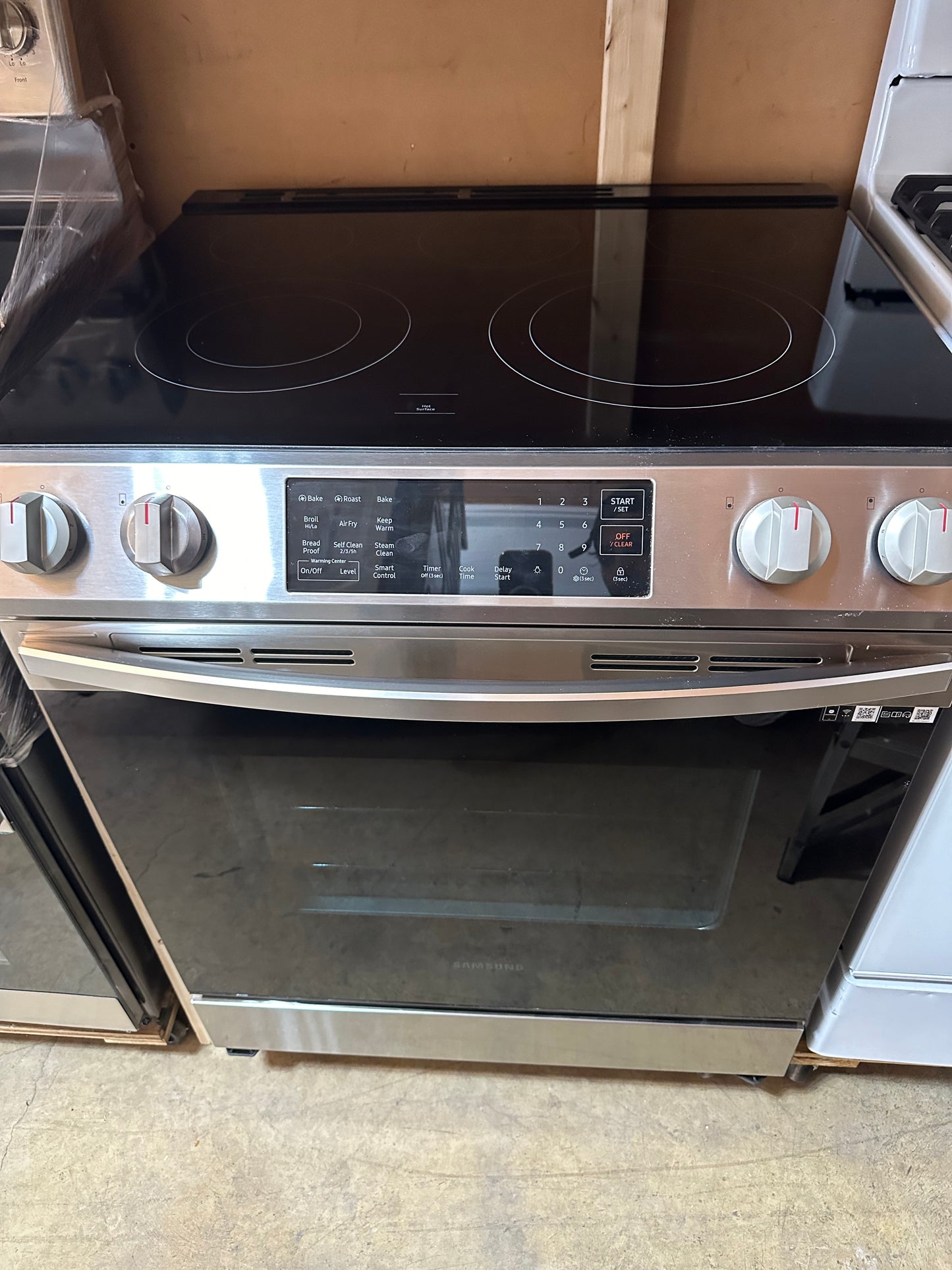 Samsung 30-in Glass Top 5 Burners 6.3-cu ft Self-Cleaning Air Fry Slide-in Smart Electric Range (Fingerprint Resistant Stainless Steel)